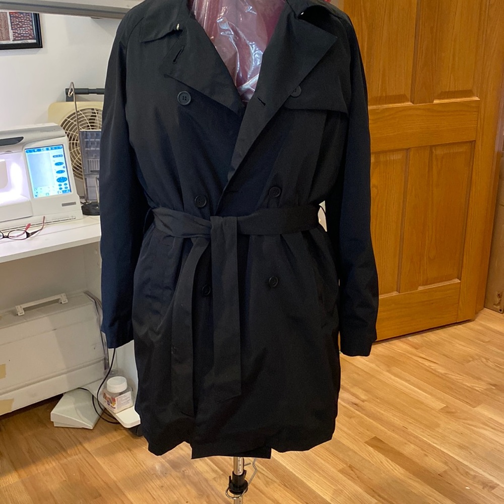 !!SALE Price Drop !! Womens XL Black 3/4 length Trench Coat zipout lining